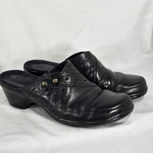 Clarks Clog Shoe Womens 9.5 M Black Leather Cut Outs Low Stacked Heel No Box